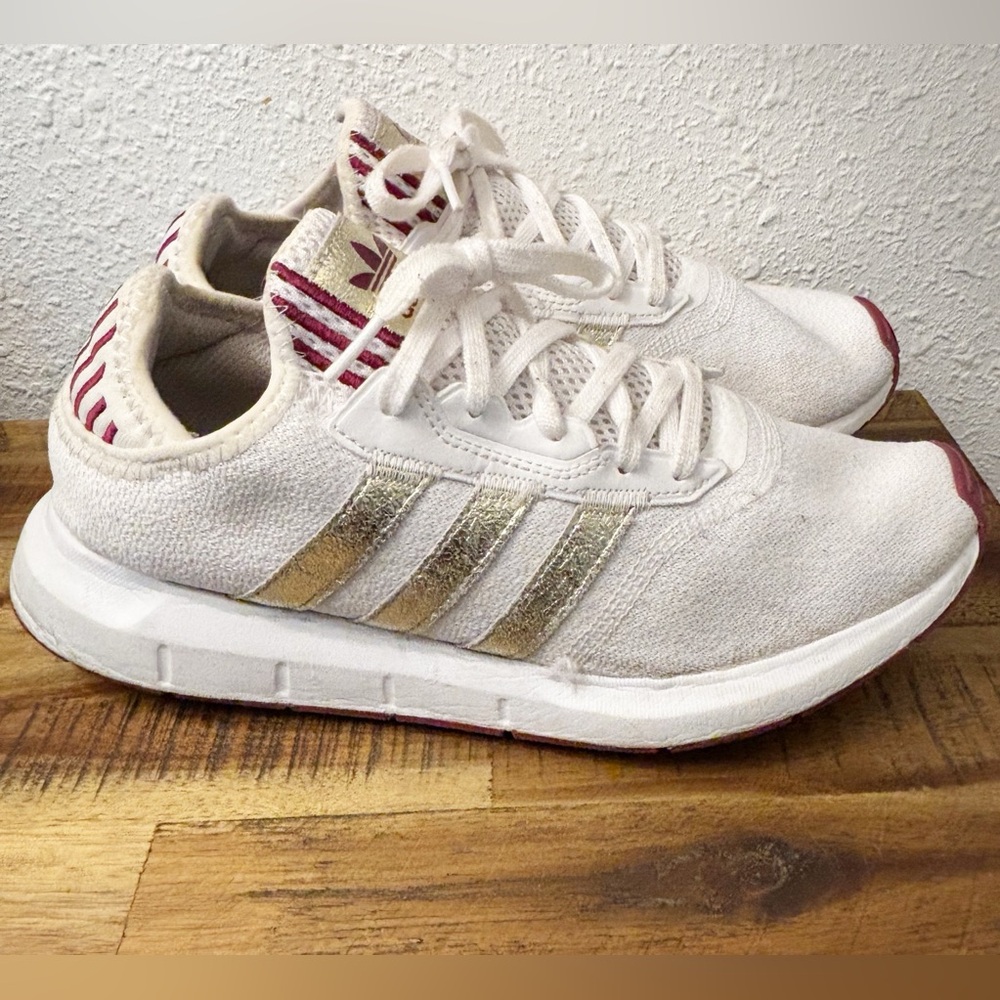 adidas women’s Swift Run X 'All That Glitters' H67417 9.5